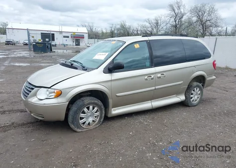 2005 Chrysler Town & Country Touring z USA, uszkodzony, nr VIN 2C4GP54L65R501791